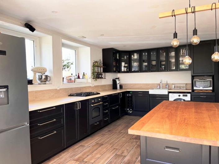 Image No.10-6 Bed House for sale