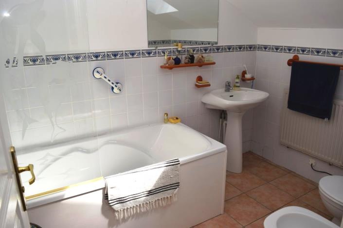 Image No.12-4 Bed House for sale