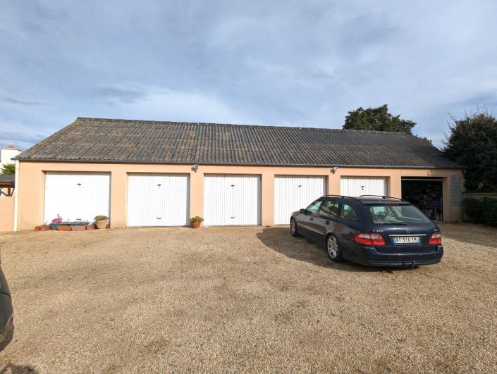 Image No.35-13 Bed House for sale