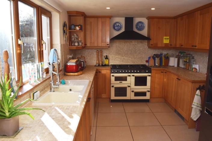 Image No.12-5 Bed House for sale