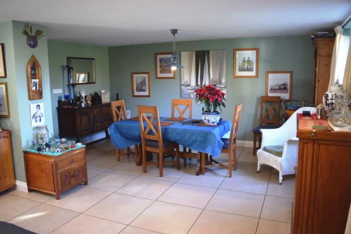 Image No.7-5 Bed House for sale