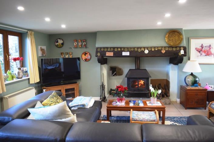 Image No.8-5 Bed House for sale