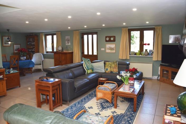 Image No.6-5 Bed House for sale