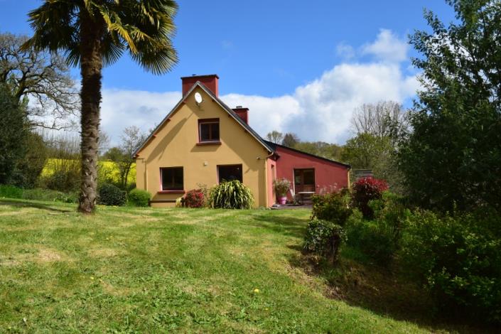 Image No.2-Maison de 5 chambres à vendre à Châteauneuf-du-Faou