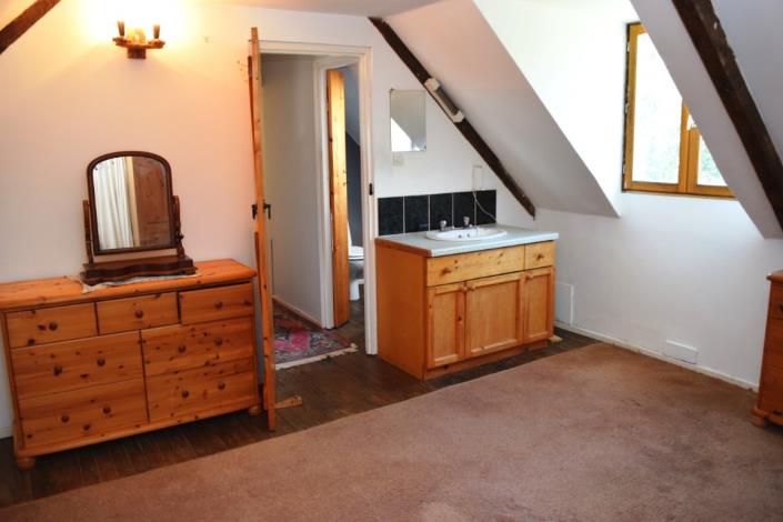 Image No.10-3 Bed House for sale