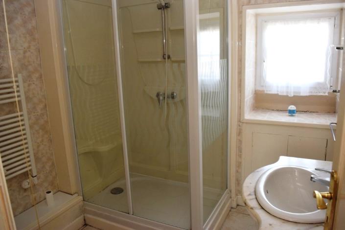 Image No.12-11 Bed House for sale