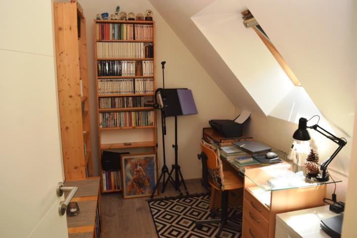 Image No.10-3 Bed House for sale