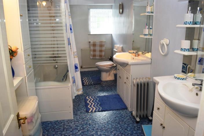 Image No.17-6 Bed House for sale