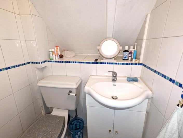 Image No.9-2 Bed House for sale