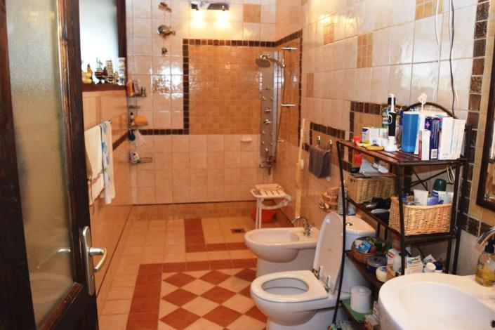 Image No.10-3 Bed House for sale