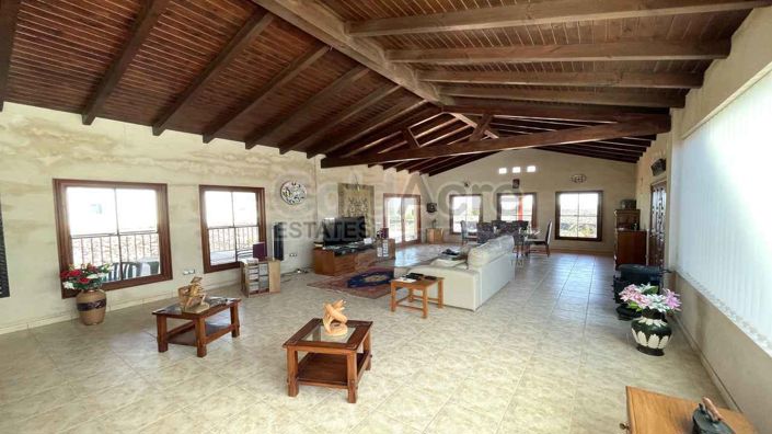 Image No.1-Villa de 7 chambres à vendre à El Roque
