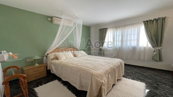 Image No.8-3 Bed Villa for sale