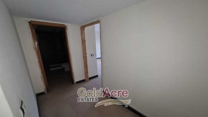 Image No.20-4 Bed Apartment for sale