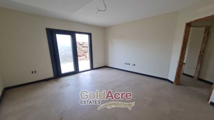 Image No.24-4 Bed Apartment for sale
