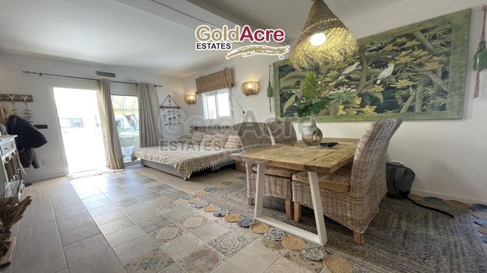 Image No.1-Bungalow de 1 chambre à vendre à Costa De Antigua