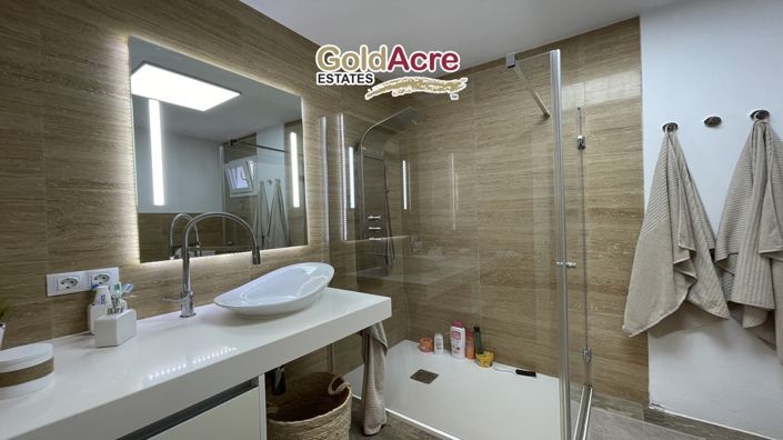 Image No.54-3 Bed Villa for sale