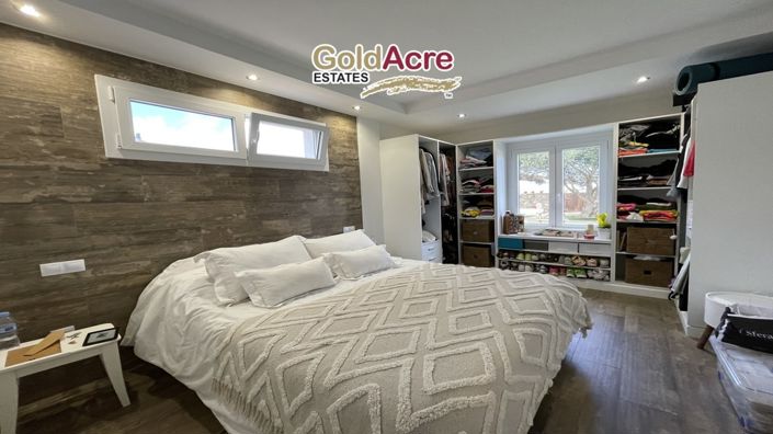 Image No.54-3 Bed Villa for sale