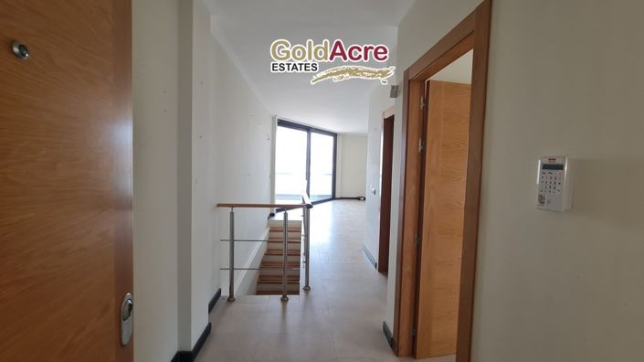 Image No.19-4 Bed Apartment for sale