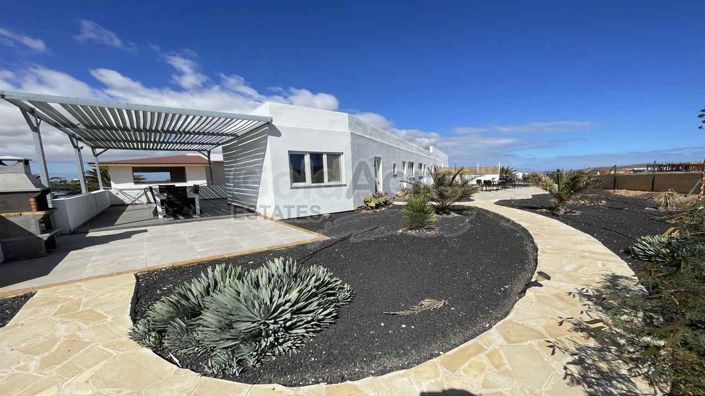 Image No.11-7 Bed Villa for sale