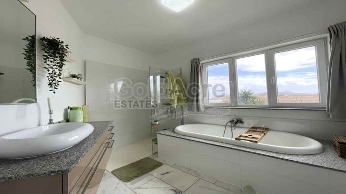 Image No.8-7 Bed Villa for sale