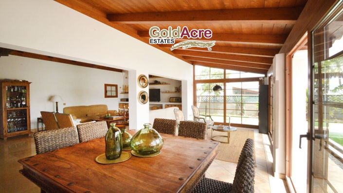 Image No.2-Villa de 4 chambres à vendre à Corralejo