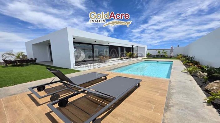 Image No.2-3 Bed Villa for sale