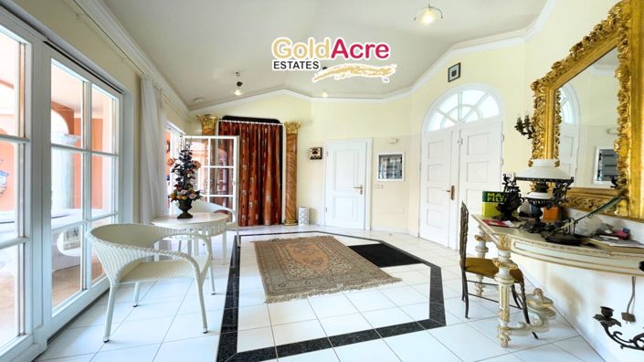 Image No.10-1 Bed Villa for sale