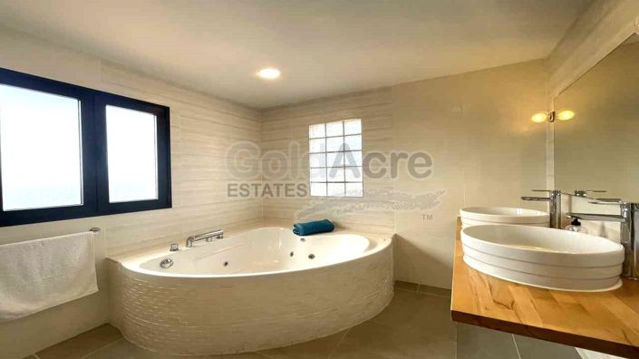 Image No.57-4 Bed Villa for sale