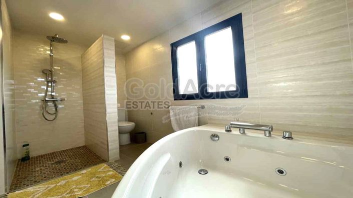 Image No.58-4 Bed Villa for sale