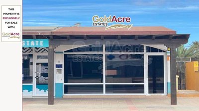 1 - Fuerteventura, Commercial