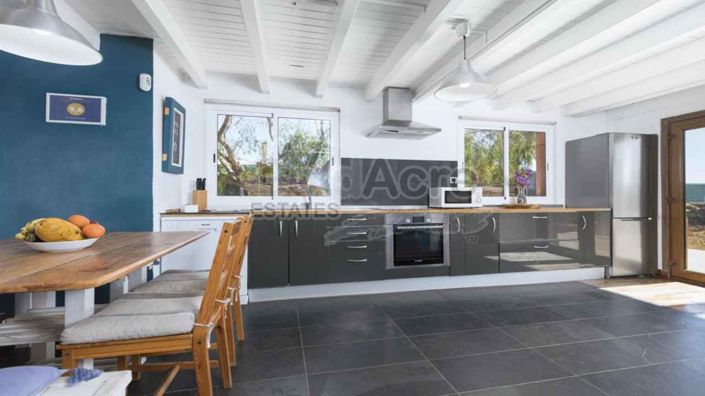 Image No.2-4 Bed Villa for sale