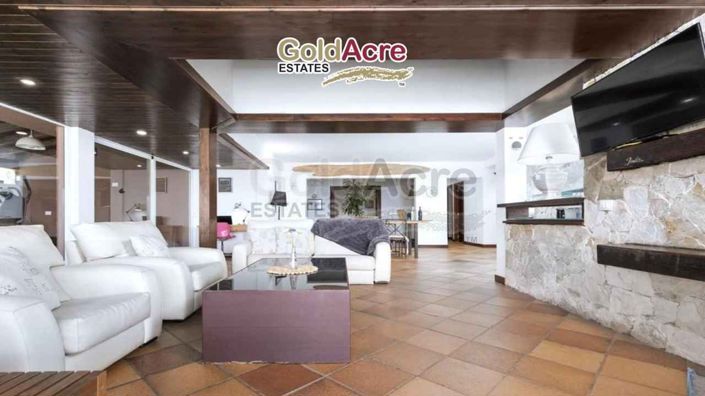 Image No.2-4 Bed Villa for sale