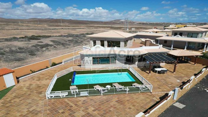 Image No.10-3 Bed Villa for sale