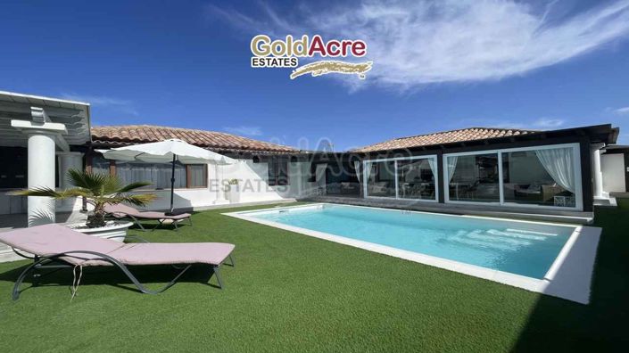 Image No.3-Villa de 4 chambres à vendre à Corralejo