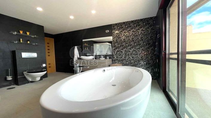 Image No.26-3 Bed Penthouse for sale