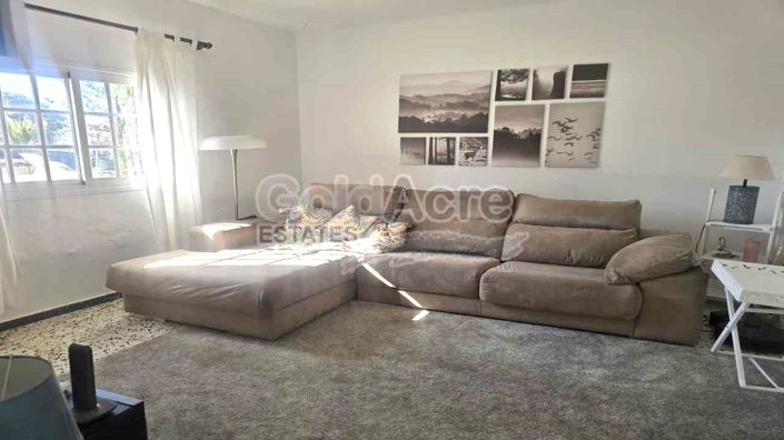 Image No.1-3 Bed House for sale