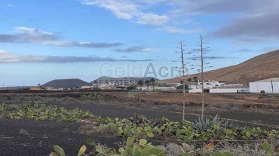 1 - Villaverde, Land