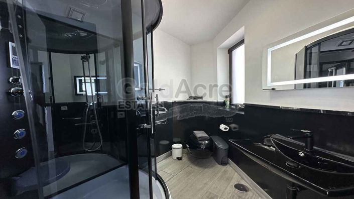 Image No.60-4 Bed Property for sale