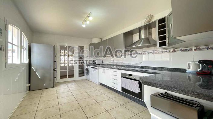 Image No.3-4 Bed Villa for sale