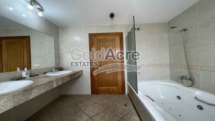 Image No.62-4 Bed Villa for sale