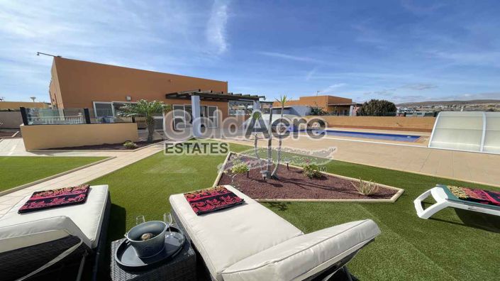 Image No.2-3 Bed Villa for sale