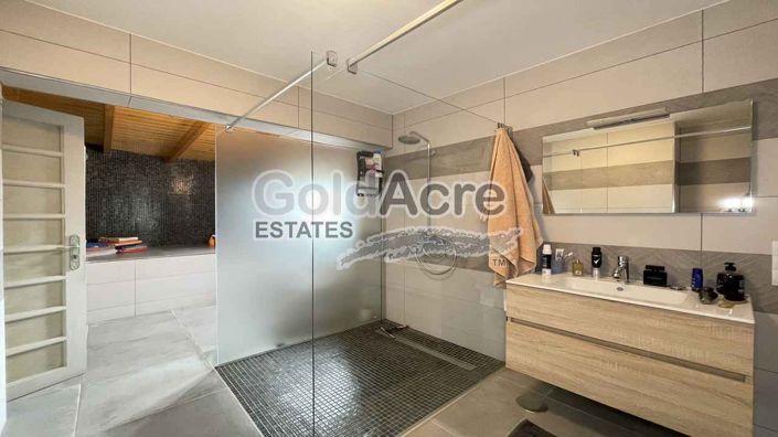 Image No.40-2 Bed Villa for sale