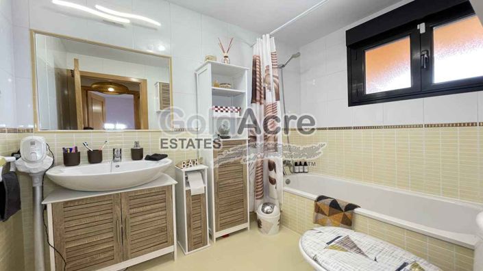 Image No.32-2 Bed Property for sale