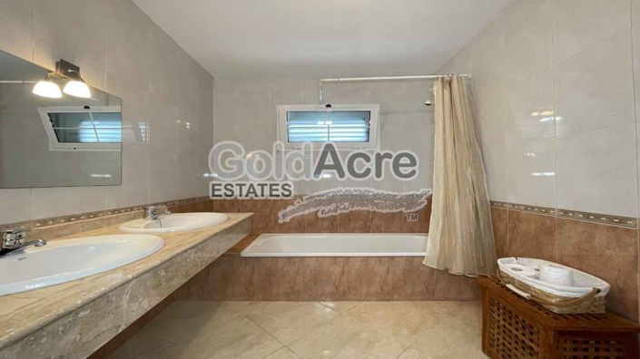 Image No.43-3 Bed Villa for sale