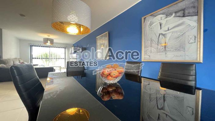 Image No.2-4 Bed Property for sale