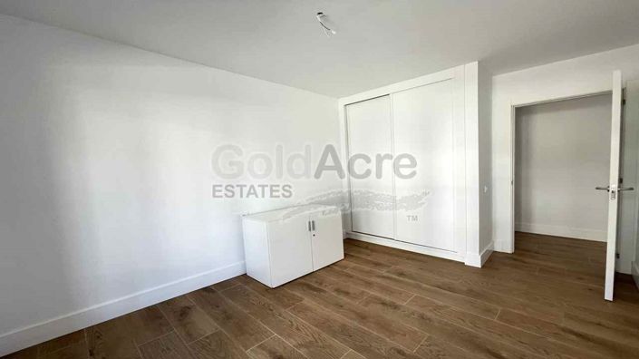 Image No.12-3 Bed Apartment for sale