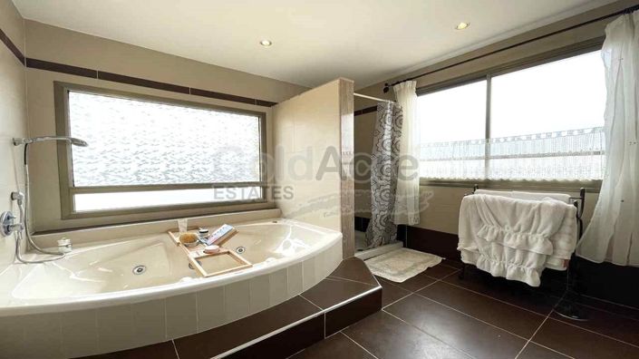 Image No.8-3 Bed Villa for sale