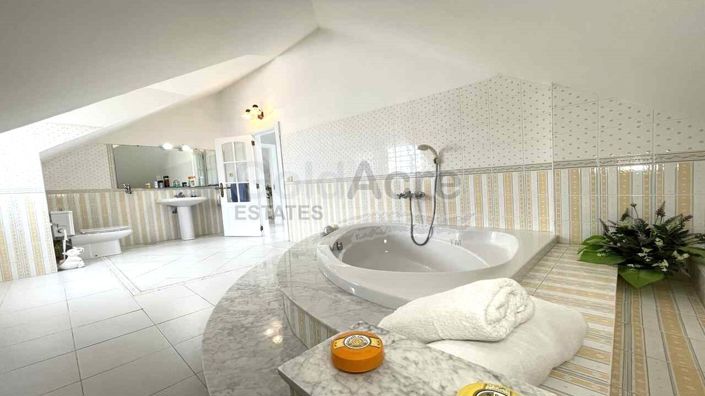 Image No.8-3 Bed Villa for sale