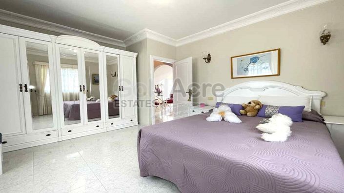 Image No.9-3 Bed Villa for sale