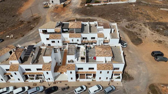 Image No.10-3 Bed House for sale